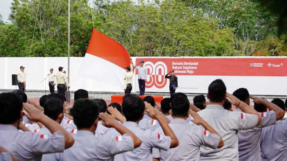PT Timah Tbk memperingati Hari Ulang Tahun (HUT) ke-80 Kemerdekaan Republik Indonesia dengan menggelar upacara bendera serentak di Kantor Pusat, Pangkalpinang, dan di wilayah operasionalnya. (timah)