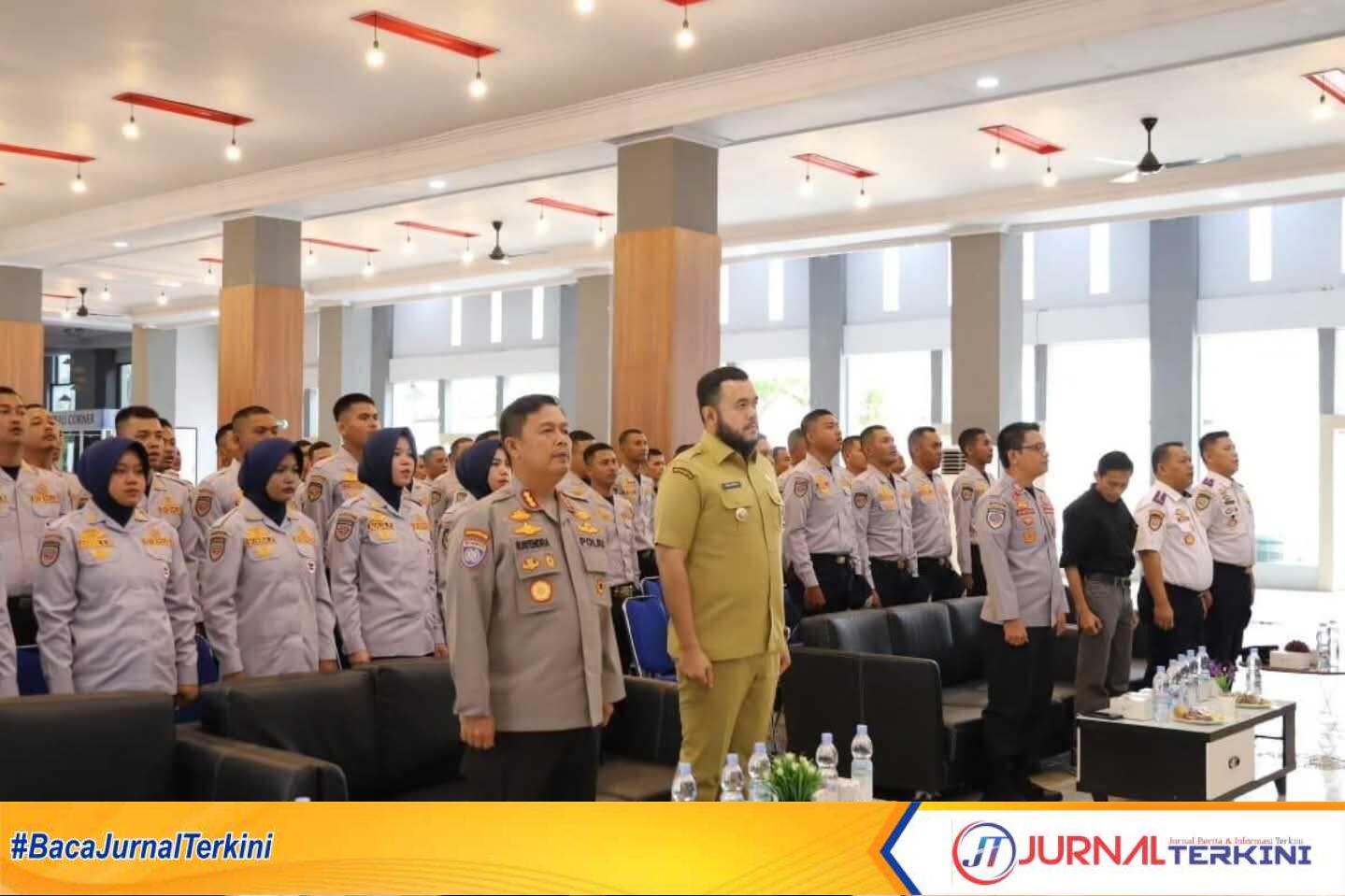 100 Tenaga Alih Daya Dishub Terima Pengarahan Dari Walikota Padang. (Foto Dok Is).