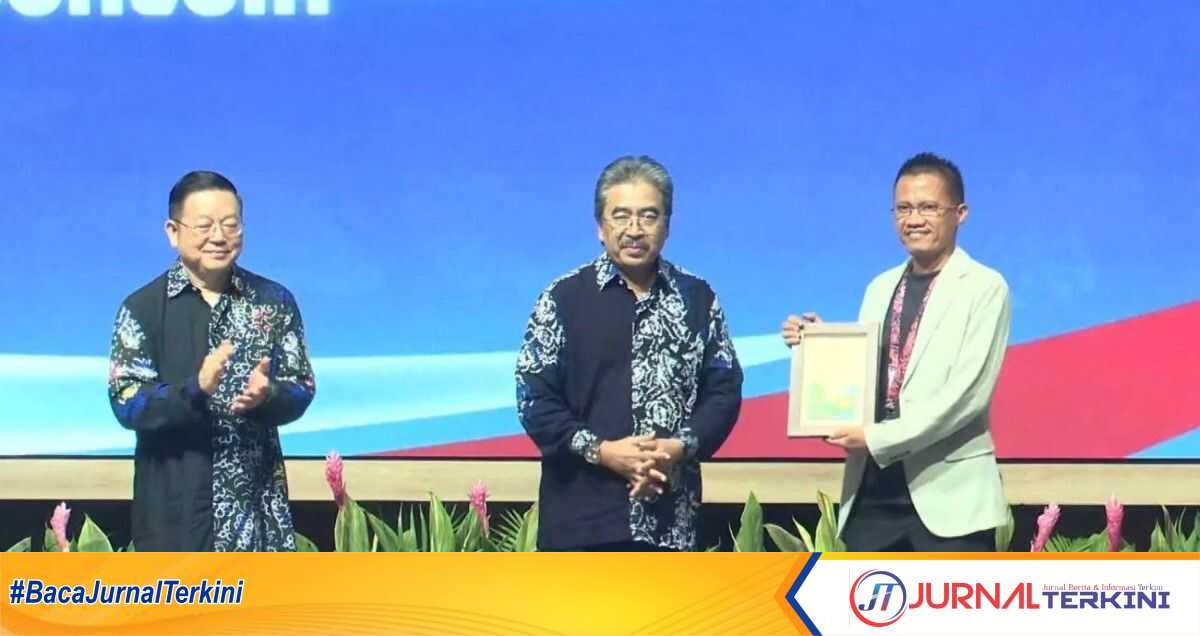 Pemko Padang raih penghargaan di ajang ASEAN Environmentally Sustainable Cities Award 2025 di Langkawi, Malaysia, Rabu (3/9/2025) malam. (Foto Kominfo Padang).