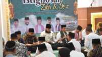 Wali Kota Padang Fadly Amran saat menghadiri dzikir dan doa bersama di Masjid Agung Nurul Iman. (Dok ist).