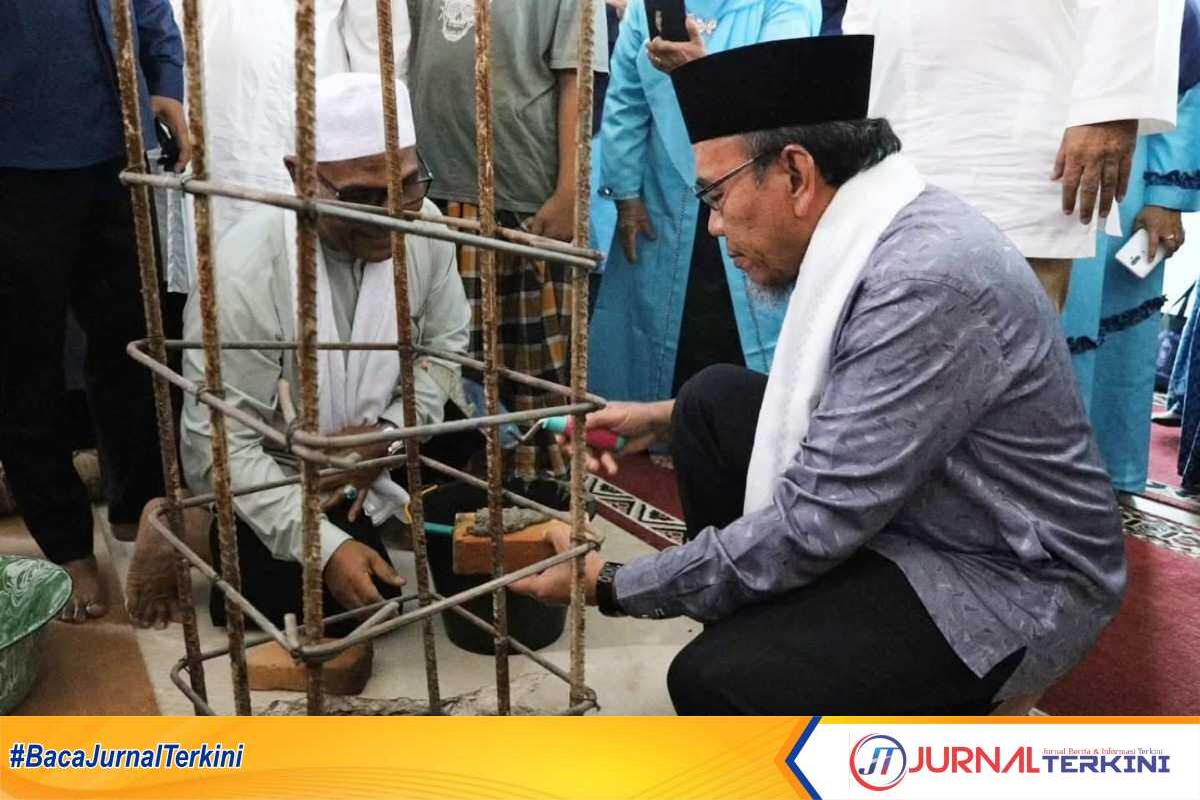 FB_IMG_1757172453142 Wawako Padang Maigus Nasir saat meresmikan kelanjutan pembangunan Masjid Nurul Yaqin Balai Gadang. (Dok ist).
