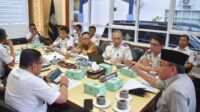 Wawako Padang Maigus Nasir di dampingi Kadishub Padang, Ances Kurniawan saat Rakor peningkatan penanganan perlintasan sebidang kereta api. (Dok ist).