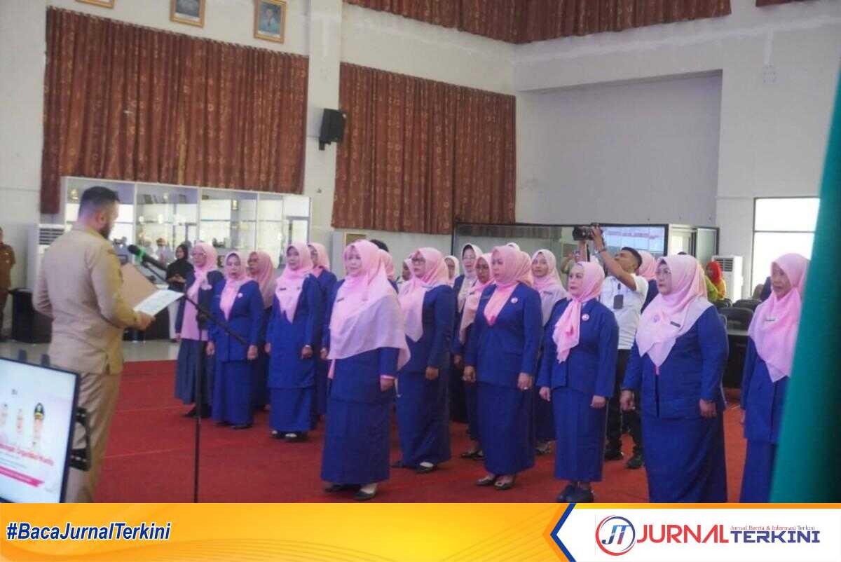 FB_IMG_1757378712786 Wako Fadly Amran malantik Pengurus GOW Kota Padang periode 2025–2030, Senin (8/9/2025). (Foto Kominfo Padang).