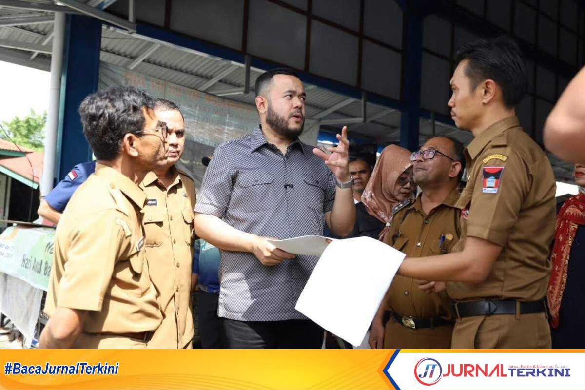 Walikota Padang, Fadly Amran bersama tim saat meninjau Pasar Ulak Karang Padang. (Dok ist).