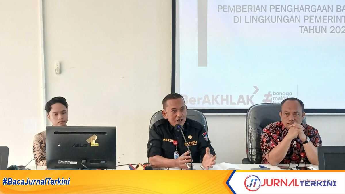 Bambang Adi Sandjoko saat Sosialisasi ASN Berprestasi Tahun 2025. (foto kominfo padang).