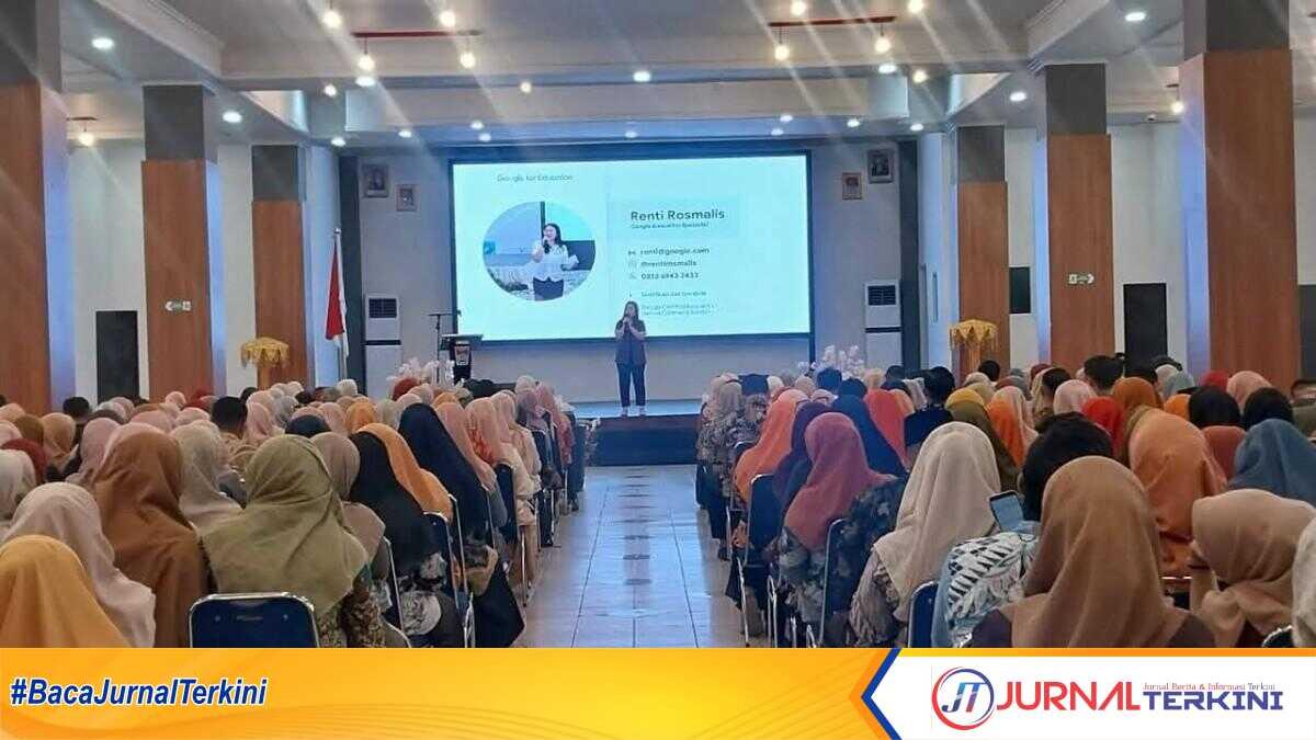 Sosialisasi Persiapan Menuju Kandidat Rujukan Google oleh Google for Education Indonesia di Bagindo Aziz Chan Youth Centre, Rabu (24/9/2025). (Foto Kominfo Padang).