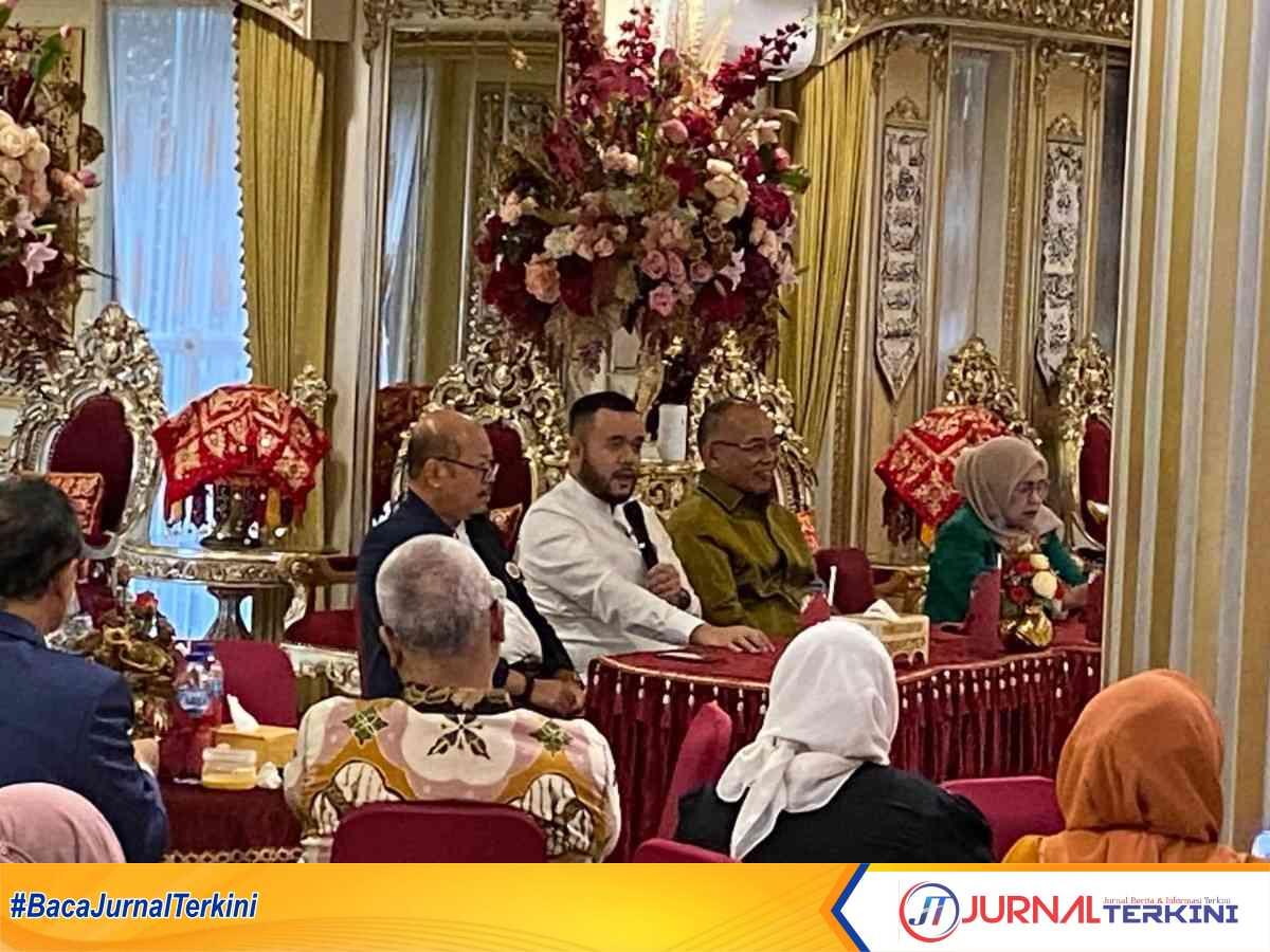 Pertemuan Wali Kota Padang, Fadly Amran dengan Majelis Dewan Guru Besar PTNBH se Indonesia. (Foto Kominfo Padang).