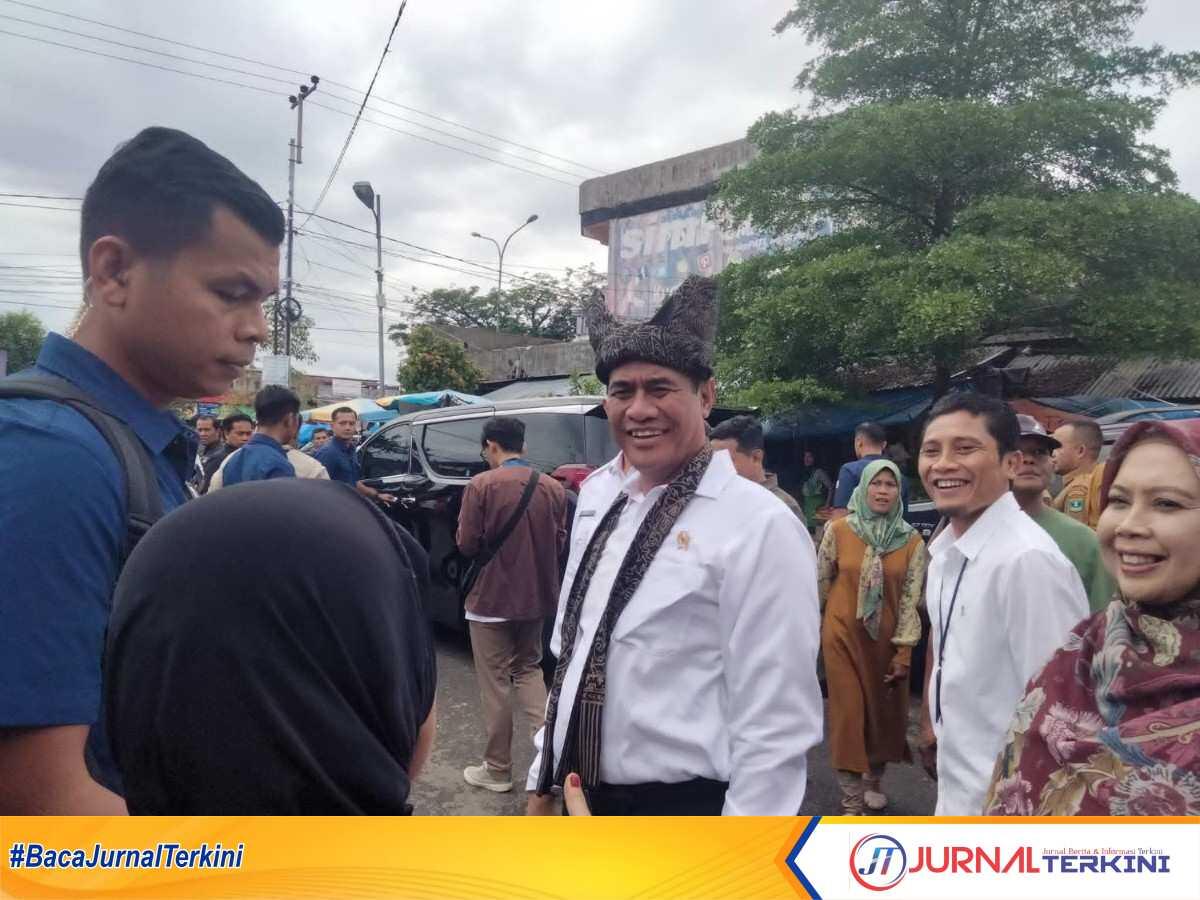 Menteri Pertanian Andi Amran Sulaiman saat mengunjungi Kota Padang pada Selasa (16/09/2025). (Foto Kominfo Padang).