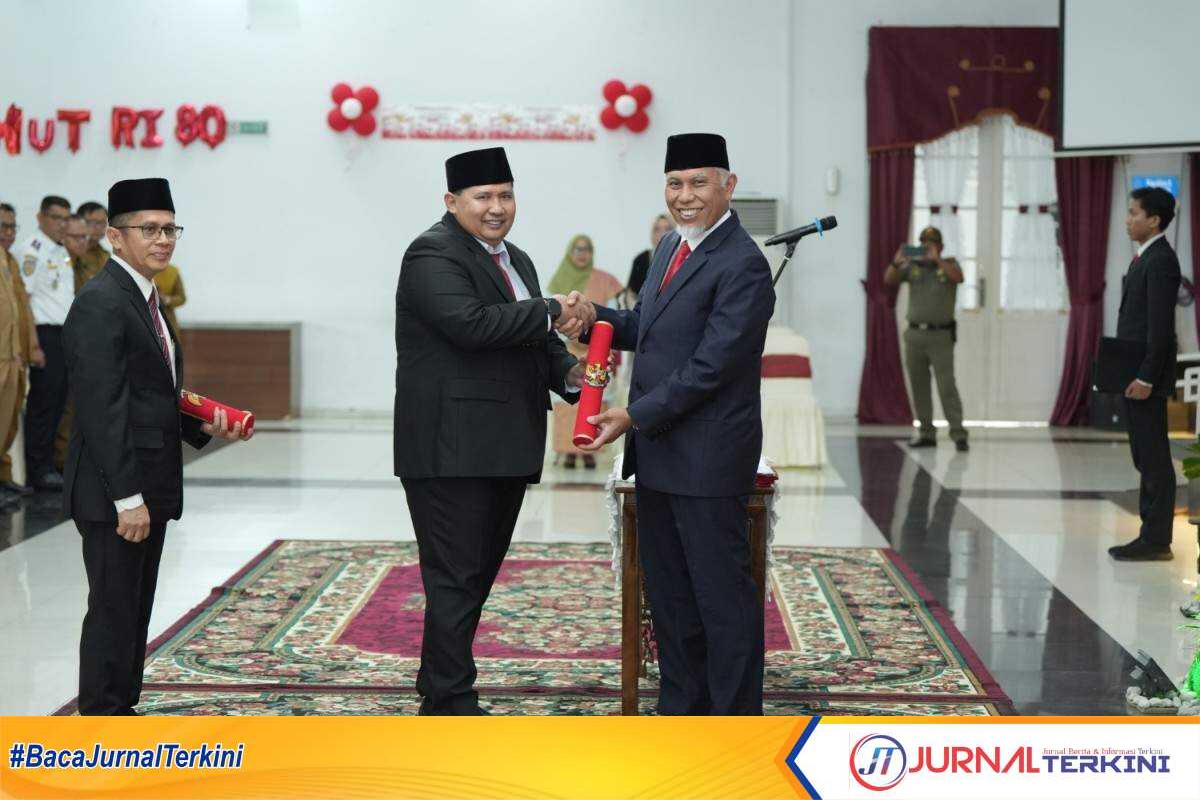 IMG-20250902-WA0013 Gubernur Sumbar, Mahyeldi Ansharullah melantik dua Pejabat eselon II lingkup Pemprov Sumbar. (Foto Adpim Sumbar).