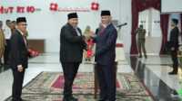 Gubernur Sumbar, Mahyeldi Ansharullah melantik dua Pejabat eselon II lingkup Pemprov Sumbar. (Foto Adpim Sumbar).