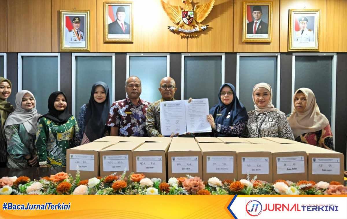 Biro Adpim Serahkan 55 Box Arsip Inaktif ke Biro Umum pada Kamis (4/9/2025) (Foto Adpim Sumbar).