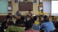 IMG-20250904-WA0089 Ket Foto: Bupati Inhil H Herman bersama Wakil Bupati Inhil Yuliantini menghadiri rapat evaluasi fisik dan keuangan bersama Seluruh kepala OPD dilingkungan Pemkab Inhil