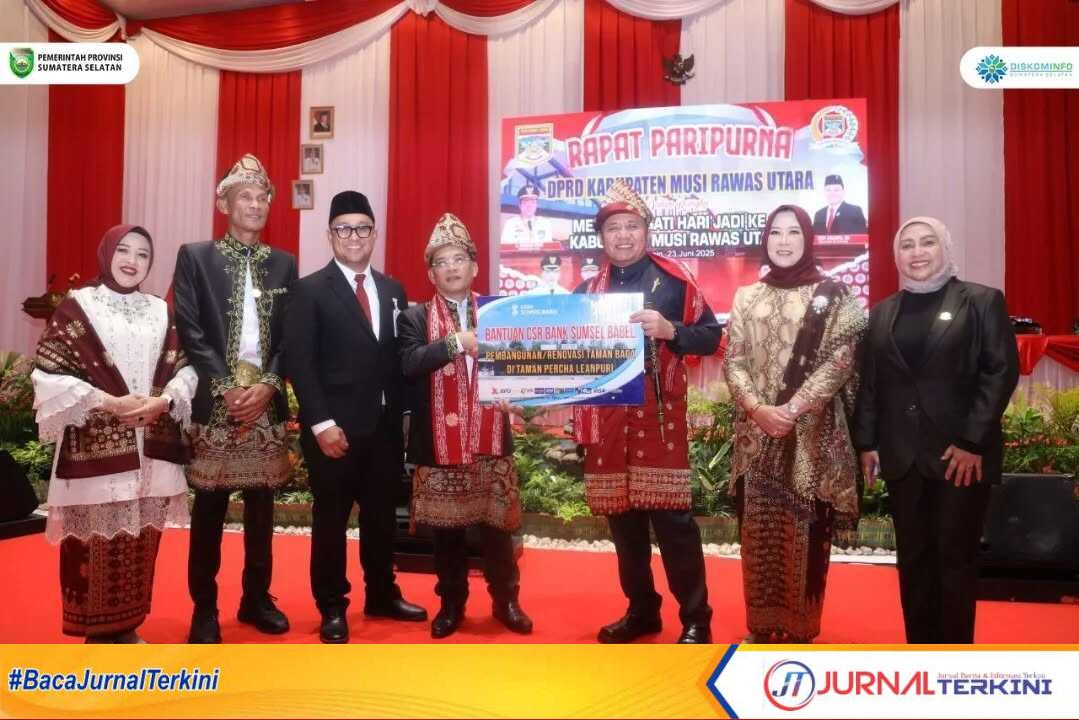 Gubernur Sumatera Selatan Herman Deru, menghadiri peringatan Hari Jadi ke-12 Kabupaten Musi Rawas Utara (Muratara) didampingi Ketua TP PKK Sumsel Feby Deru. (Foto Istimewa)