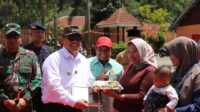 Walikota Padang Panjang, Hendri Arnis saat meluncurkan Program MBG pada Senin (15/09/2025). (Foto Kominfo PP).