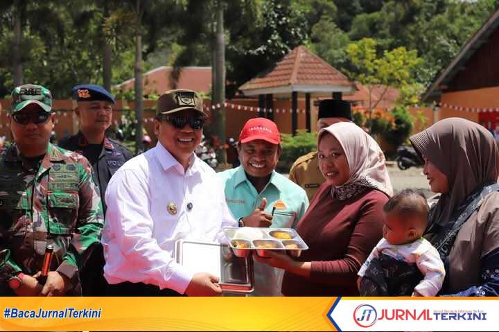 Walikota Padang Panjang, Hendri Arnis saat meluncurkan Program MBG pada Senin (15/09/2025). (Foto Kominfo PP).