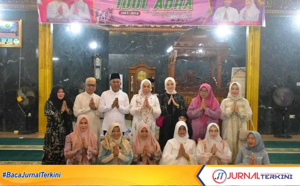 Wakil Bupati Musi Rawas, H. Suprayitno, melaksanakan Shalat Idul Adha 1446 H di Masjid Agung Darussalam Muara Beliti