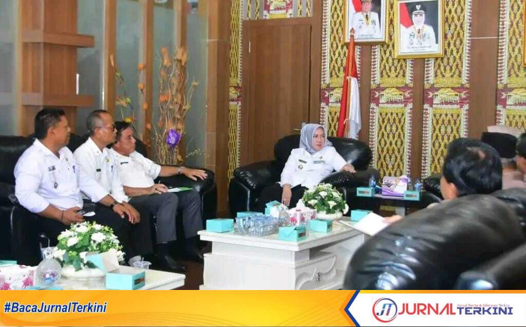 IMG-20250917-WA0050 Bupati Musi Rawas, Hj. Ratna Machmud, menerima audiensi Pengurus Badan Usaha Milik Desa Bersama (BUMDESMA) Kolones Jaya Mandiri Kecamatan Tugumulyo