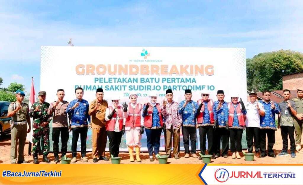 Bupati Musi Rawas, Hj. Ratna Machmud, melakukan peletakan batu pertama pembangunan Rumah Sakit Sudirjo Partodimejo