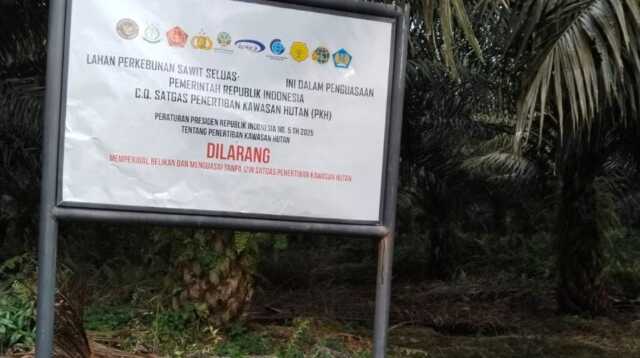 Ket Foto: Gambar Plang nama sitaan oleh Tim Satgas PKH (Pemulihan Kawasan Hutan)