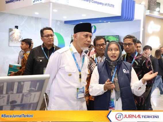 Gubernur Sumbar Mahyeldi Ansharullah (baju putih). (Foto Adpim Sumbar).
