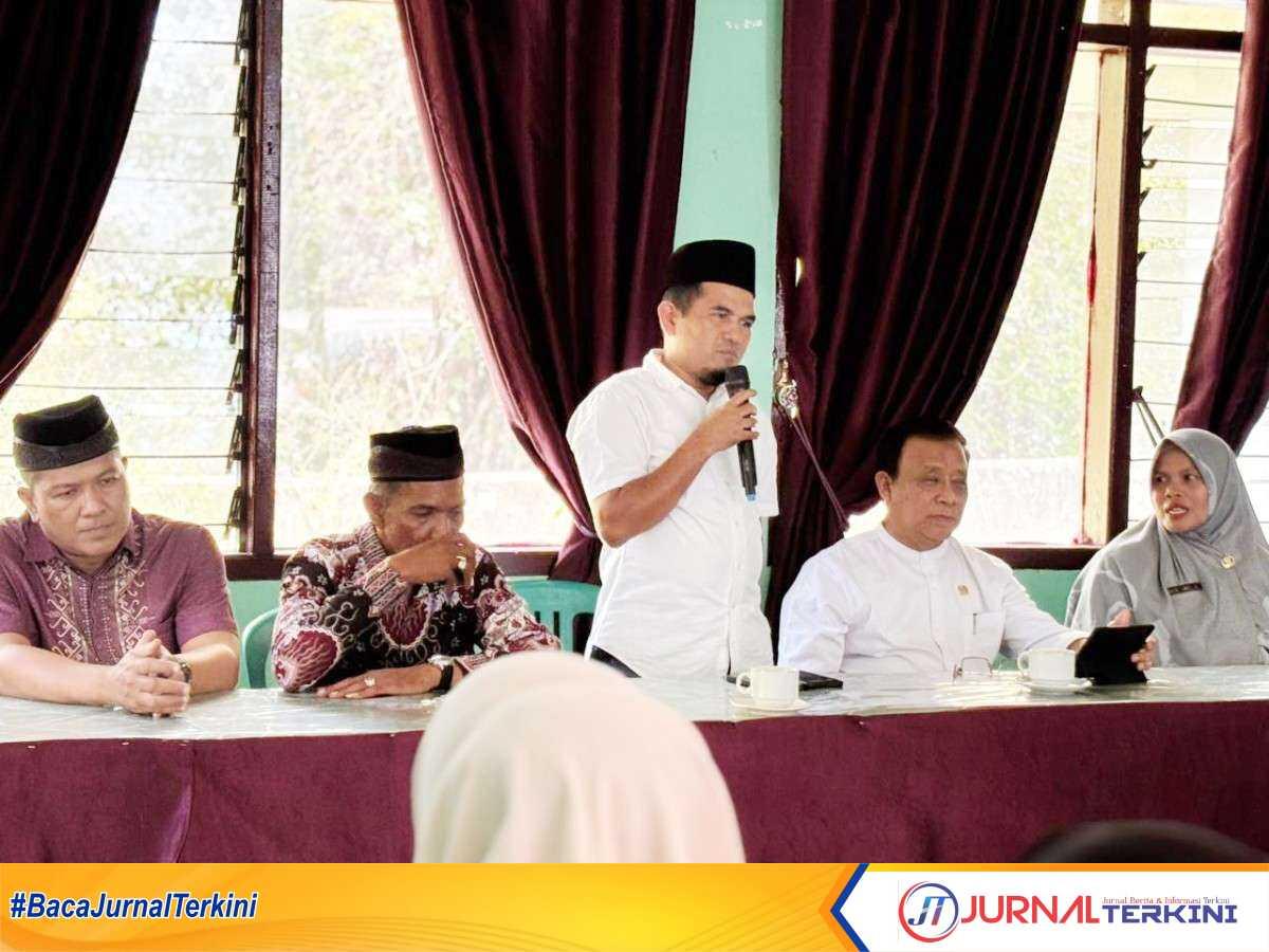 Wakil Bupati Solok Serahkan Bantuan makan Balita, Kamis (18/09/2025). (Foto DiskominfokabSolok).