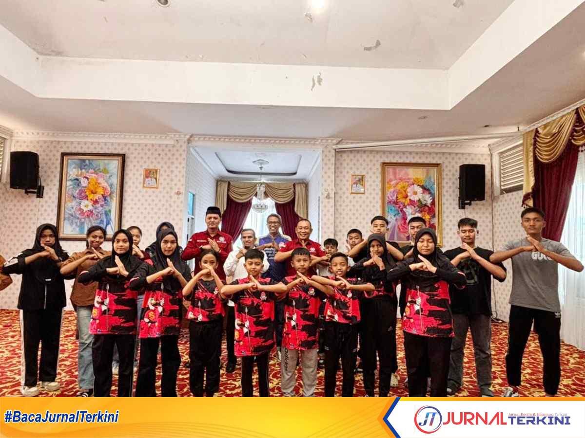 Wabup Solok Lepas Atlet Wushu Menuju Kejuaran Provinsi Sumbar. (Foto DiskominfokabSolok).