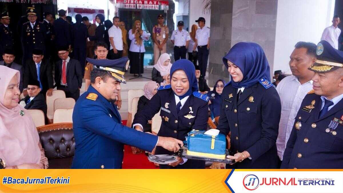 Wabup Candra saat Upacara Hari Perhubungan Nasional Ke-55 di Kab Solok, Senin (22/09/2025). (Foto DiskominfokabSolok).
