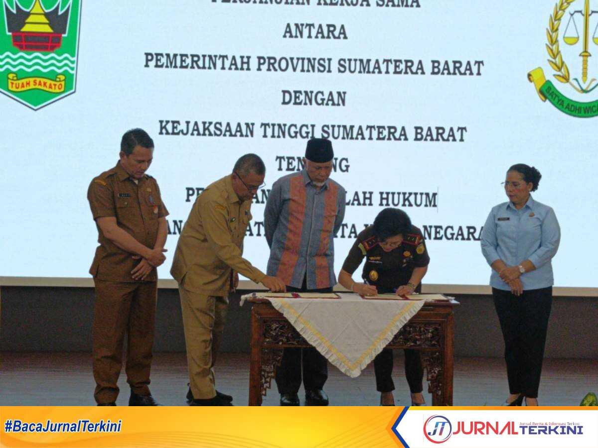 Pemprov Sumbar Teken MoU dengan Kejati Sumbar pada Selasa (23/09/2025). (Foto Adpim Sumbar).