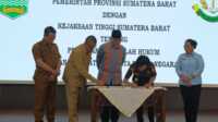 Pemprov Sumbar Teken MoU dengan Kejati Sumbar pada Selasa (23/09/2025). (Foto Adpim Sumbar).