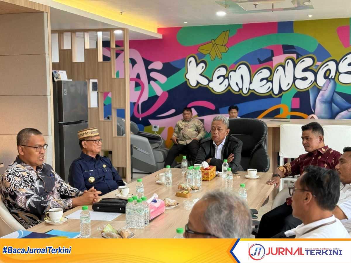 Bupati Solok Jon F Pandu saat berkoodinasi ke Kemensos RI di Jakarta. (Foto DiskominfokabSolok).