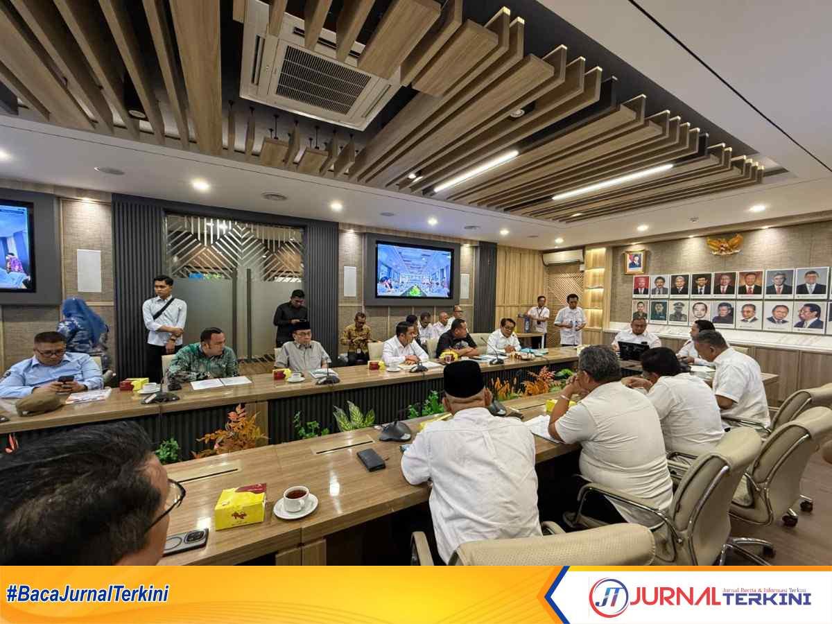 Bupati Solok, Jon F Pandu saat hadiri rakor percepatan inpres jalan daerah bersama ditjen bina marga di Jakarta. (Foto DiskominfokabSolok).