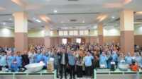 IMG-20250925-WA0095 Bupati Solok menyerahan secara simbolis bantuan peralatan bagi UMKM. (Foto DiskominfokabSolok).
