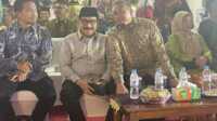 M. Shadiq Pasadigoe (Tengah pakai kopiah) saat menghadiri Festival Sawahlunto International Songket Silungkang Carnival 2025. (Dok ist).