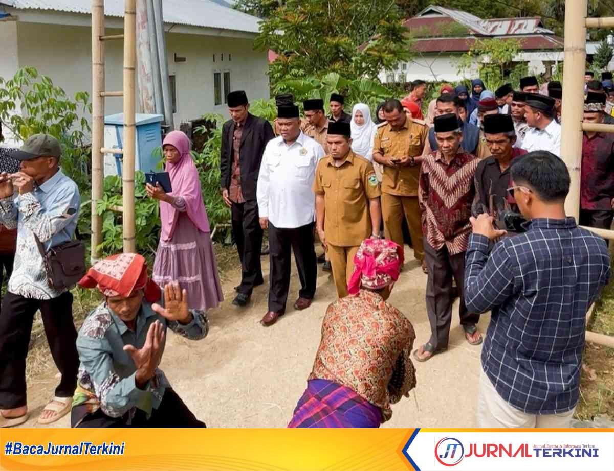 IMG_20250921_182911 Wabup Candra hadiri Maulid Nabi Muhammad SAW 1447 H/2025 M di Nagari Sariak Alahan Tigo. (Foto DiskominfokabSolok).