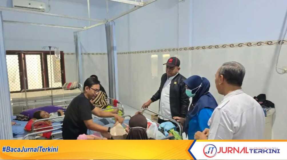 Ketua DPRD Pamekasan saat sidak ke Puskesmas Tlanakan, usai puluhan siswa keracunan menu MBG