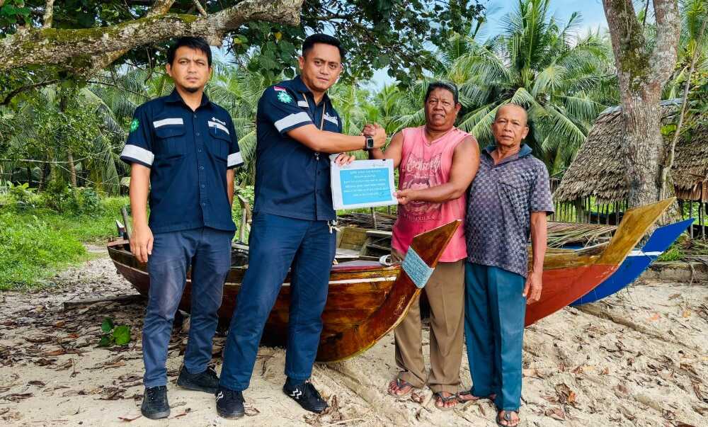 PT Timah Tbk menyalurkan bantuan kepada Kelompok Samudera Pesisir di Desa Kundur, Kecamatan Kundur Barat, Kabupaten Karimun, Kepulauan Riau. (Timah)