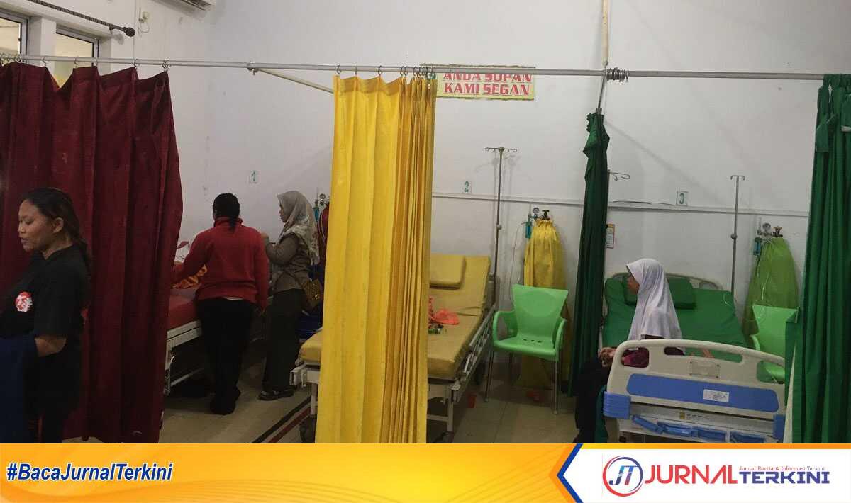 keracunan mbg di karimun-1 Belasan pelajar SMPN 2 Karimun dirawat di Puskesmas Balai Karimun setelah mual dan muntah usai menyantap Makanan Bergizi Gratis, Kamis (25/9/2025). (JurnalTerkini.id/dokumentasi pribadi)