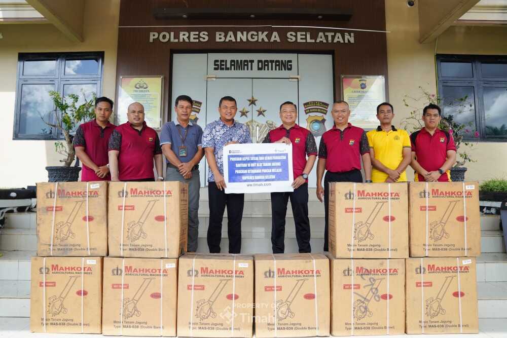 PT Timah menyerahkan 10 unit mesin tanam jagung kepada Polres Bangka Selatan. Bantuan ini ditujukan untuk mempermudah pekerjaan para petani yang tergabung dalam Gabungan Kelompok Tani (Gapoktan).(Timah)