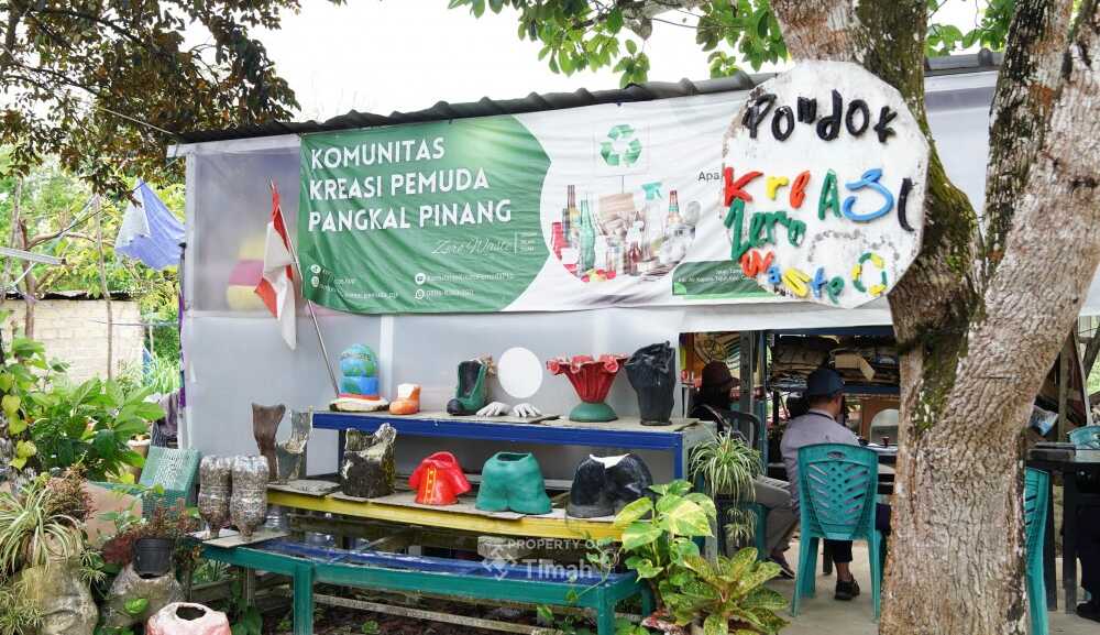 PT Timah Tbk memberikan dukungan untuk pengolahan sampah kepada Komunitas Kreasi Pemuda Pangkalpinang melalui program CSR. (Timah)