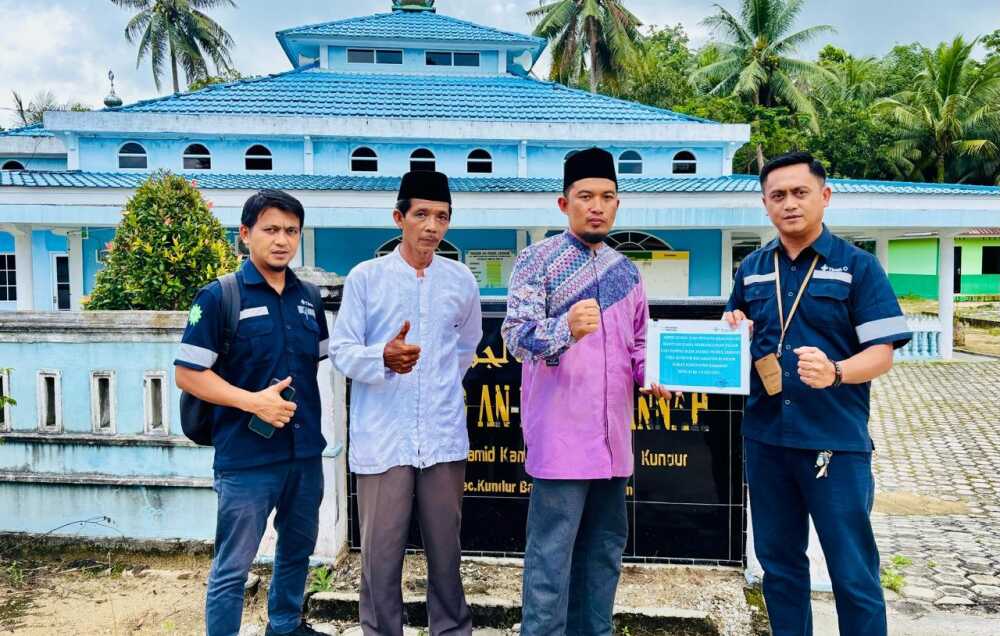 pt timah bantu masjid di Kundur PT Timah Tbk menyalurkan bantuan untuk Masjid Nurul Janah di Desa Kundur, Kecamatan Kundur Barat, Kabupaten Karimun, Kepulauan Riau. (Timah)