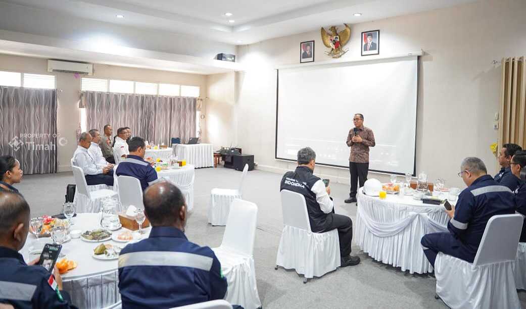 Menteri Pendidikan Tinggi Sains dan Teknologi (Mendiktisaintek), Prof. Brian Yuliarto, Ph.D, mengunjungi PT Timah Tbk di Pangkalpinang, Bangka, Rabu (17/9/2025). (timah)