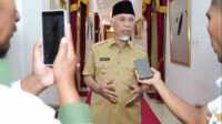 Adobe Express - file (1) Gubernur Sumbar, Mahyeldi Ansharullah saat berikan keterangan pada media. (Foto Adpim Sumbar).