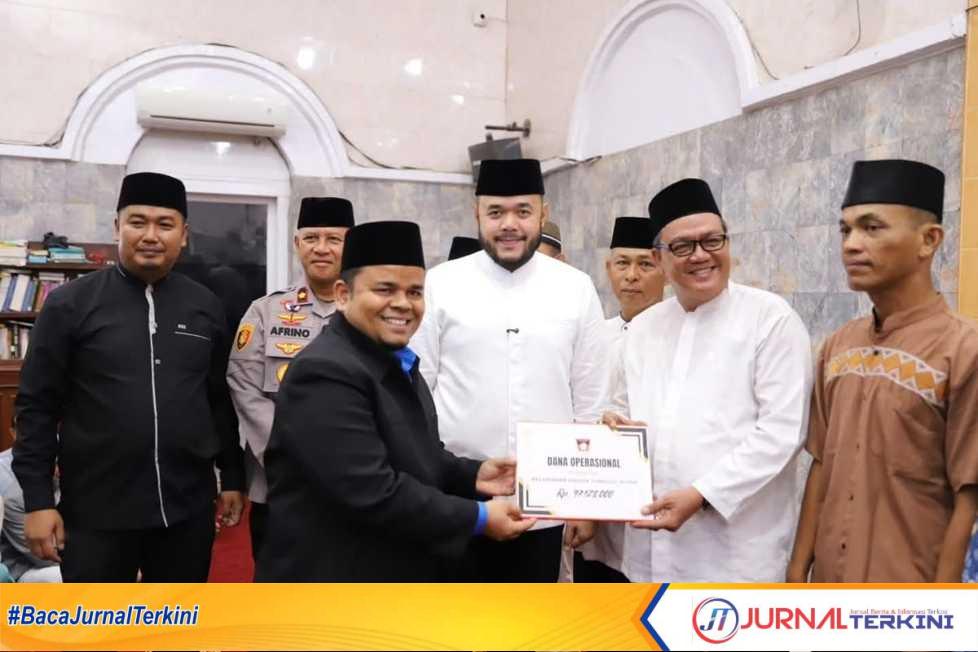 FB_IMG_1760742727824-transformed Wako Padang Salurkan Dana Operasional Triwulan III di Koto Tangah. (Dok ist).