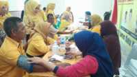 Partai Golkar Karimun menggelar cek kesehatan gratis dalam rangka merayakan hari jadi Partai Golkar ke-61 di sekretariat DPD Partai Golkar Karimun, Sabtu (18/10/2025). (JurnalTerkini.id/rusdi)
