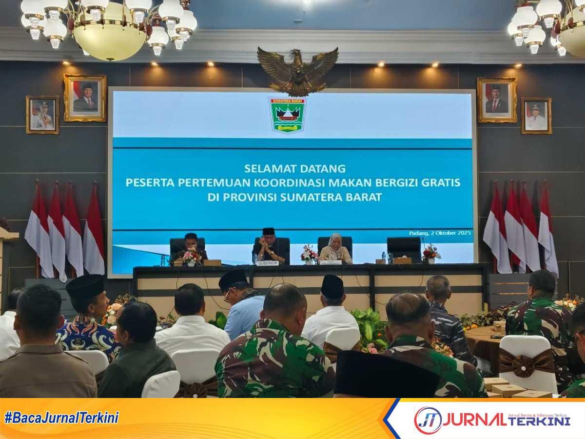 IMG-20251002-WA0068 Gubernur Sumbar dalam kegiatan pertemuan koordinasi satgas percepatan penyelenggaraan MBG se-Sumbar. (Foto Adpim Sumbar).