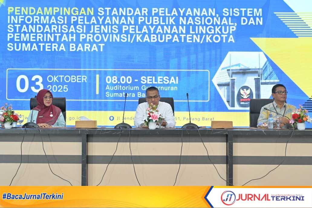 Kegiatan Pendampingan Standar Pelayanan, Sistem Informasi Pelayanan Publik Nasional dan Standardisasi Jenis Pelayanan Lingkup Pemerintah Provinsi/Kabupaten/Kota Se Sumatera Barat. (Foto Adpim Sumbar).