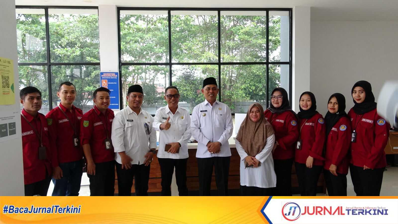 IMG-20251008-WA0092 Ket Foto: Didampingi Berberapa kepala OPD dilingkungan Pemkab Inhil, Bupati Inhil H Herman meninjau lokasi MPP yang akan segera beroperasi, Rabu (8/10/2025)