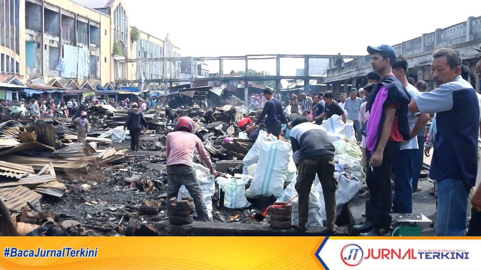 IMG-20251010-WA0056 Ket Foto: kondisi pasar Sayur dan Ikan asin di kota Tembilahan setelah kebakaran melanda