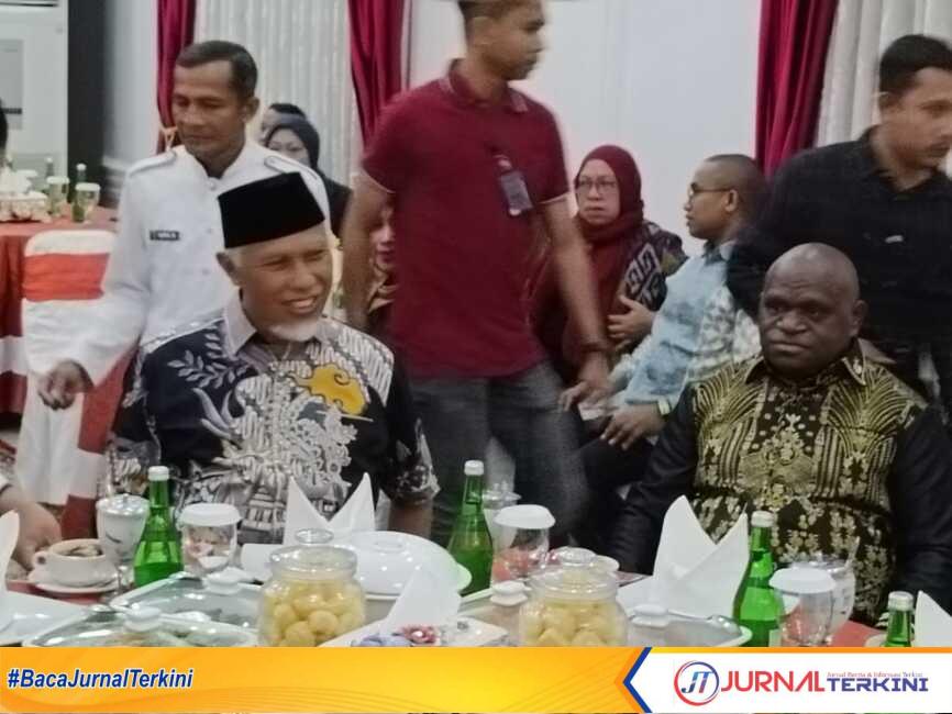 Gubernur Sumbar dalam pertemuan dengan Menteri HAM. (Foto Adpim Sumbar).
