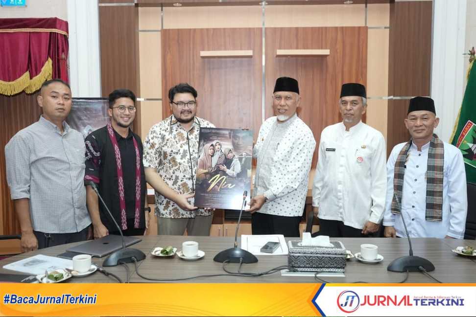 IMG-20251024-WA0128-transformed Gubernur Mahyeldi Ansharullah, saat menerima audiensi dari Production House Smaradana Pro (Foto Adpim Sumbar).